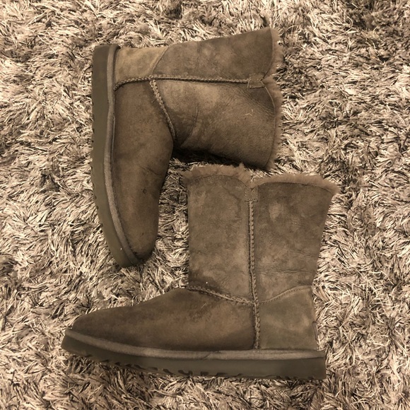 uggs - Picture 2 of 5